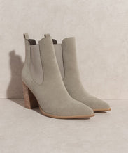 Load image into Gallery viewer, Heeled Chelsea Boot